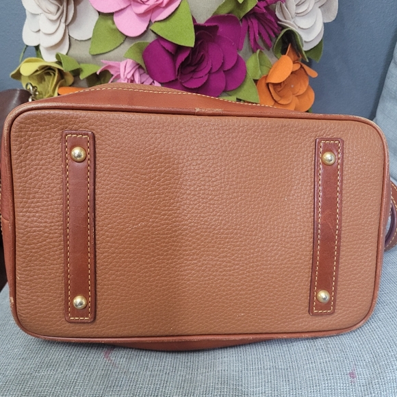 DOONEY AND BOURKE SAFFIANO KENDALL CROSSBODY BAG /WITH COIN BAG KEEY CHAIN - Picture 11 of 16